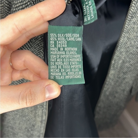 RALPH LAUREN Woman's Silk and Wool blend
coat with faux fur collar size 4 - Picture 5 of 9